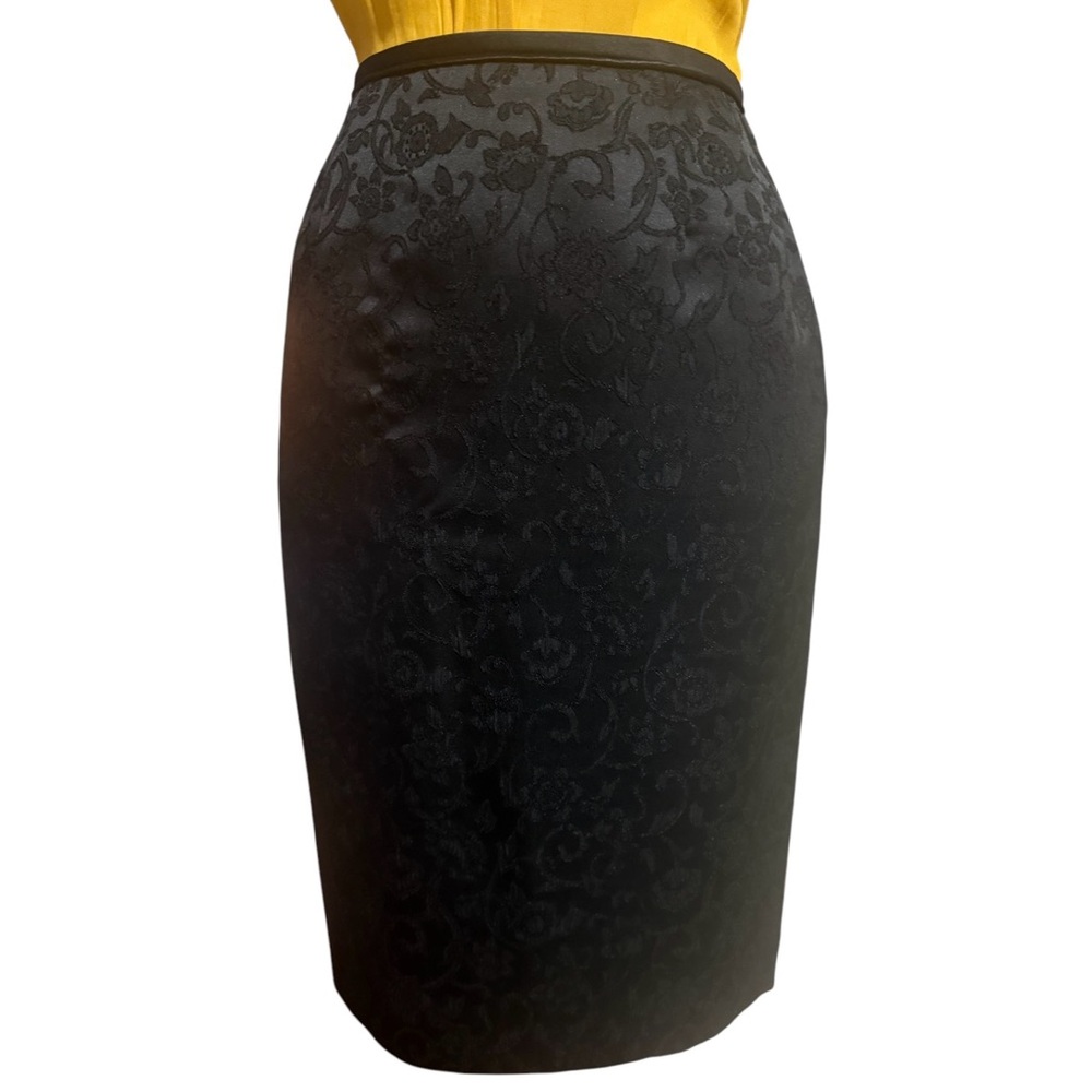 Le Suit Sexy Black Pencil Skirt w/ a Black on Black Floral Print, 28” Waist